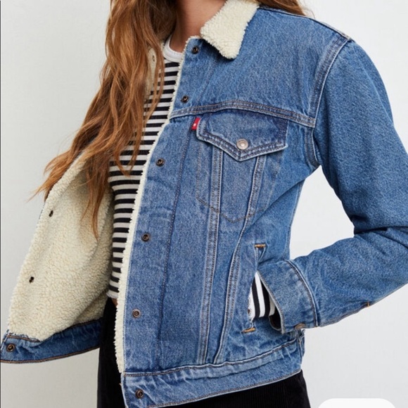 Levi's Jackets & Blazers - Levi’s Sherpa denim jacket